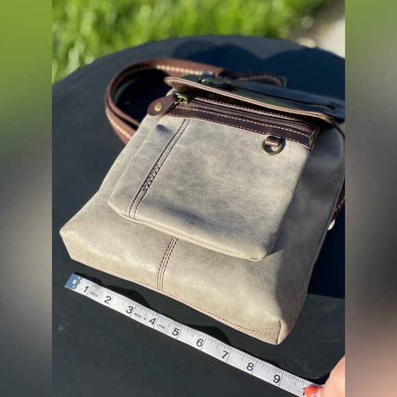 Leather Chala crossbody purse - Picture 5 of 7